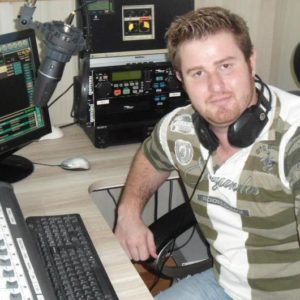 Se eu Ganho Dinheiro na Internet, Por que ainda Sou Radialista?